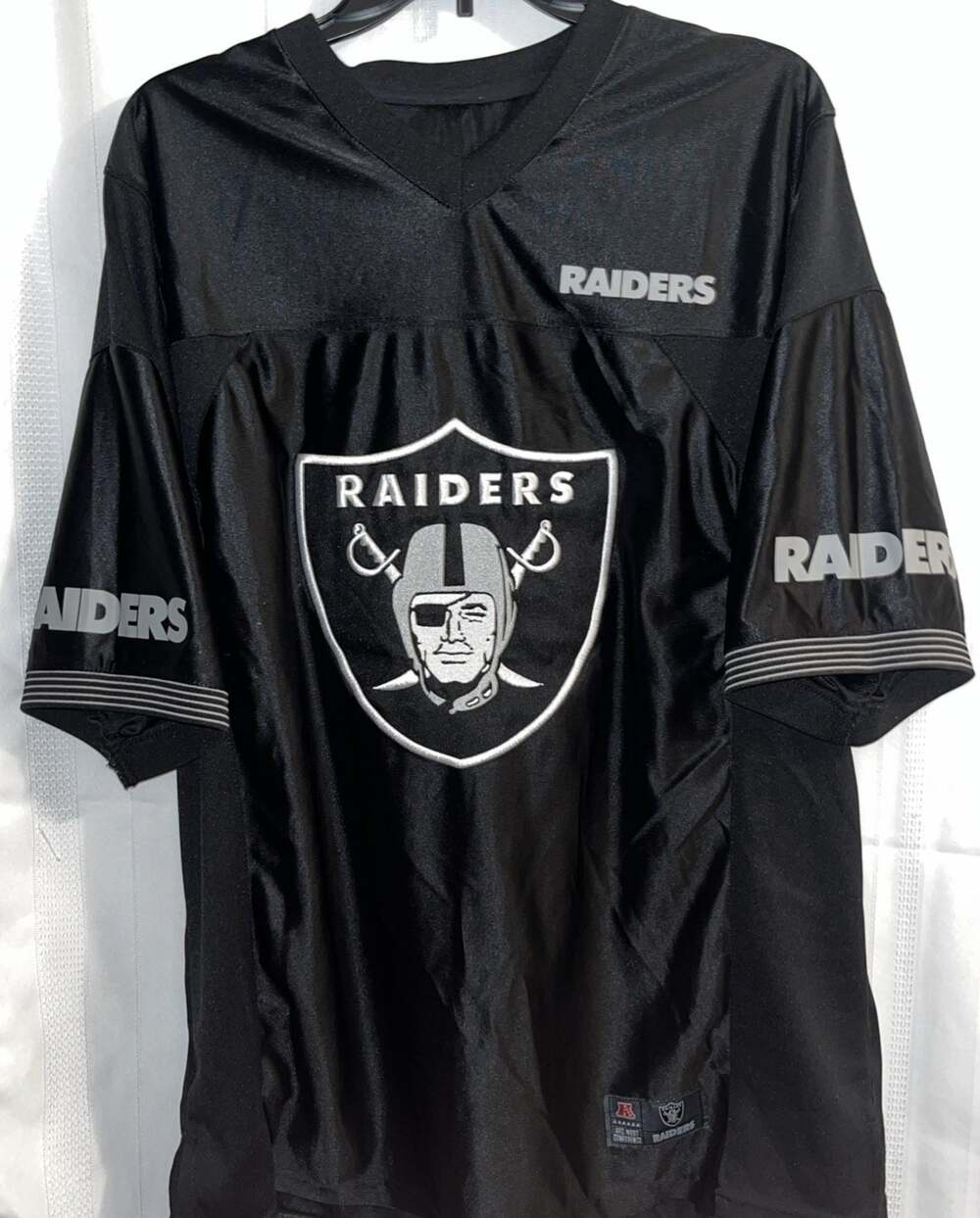 Las Vegas Raiders NFL Team Official Jersey Shiny Black Embroidered Emblem Size L
